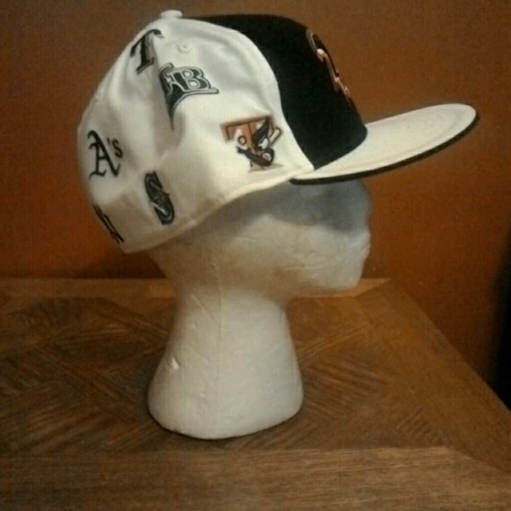 Fitted hat - Picture 2 of 4